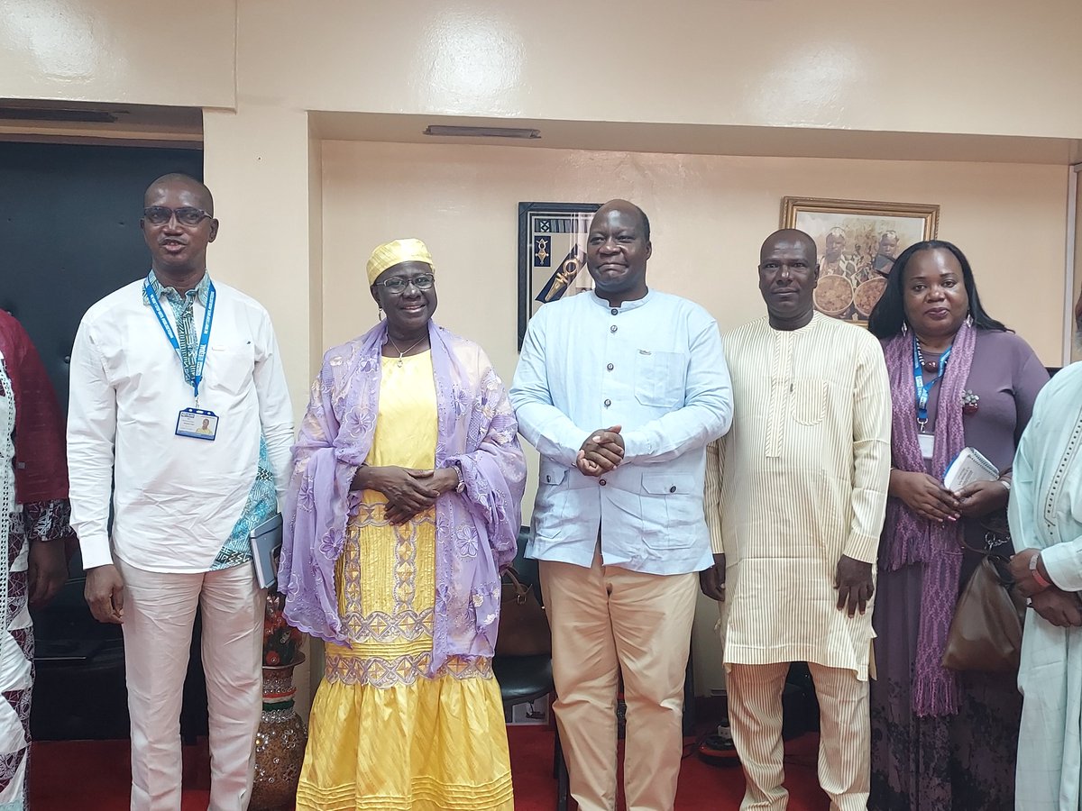plan_niger's tweet photo. 18/07/2022: visite de travail du représentant regional de @PlanWACA @rotimy_djossaya au #Niger avec la ministre de la Protection de l'Enfant et de la Promotion de la Femme.
Obj 1 : remercier la ministre pour la bonne collaboration avec @PlanNiger
#hungercrisis #sahelcentral https://t.co/euREO6Pg4Y