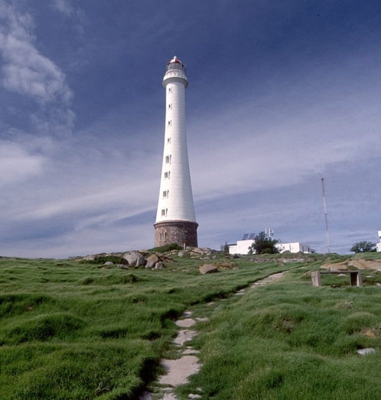✳️ #URUGUAY #PuntaDelEste Hoy se cumple el aniversario de creación del Faro de Isla  de Lobos, 18 de Julio de 1906. Posee 240 escalones. 
Es el tercer faro más alto del mundo y el más alto de América del Sur.