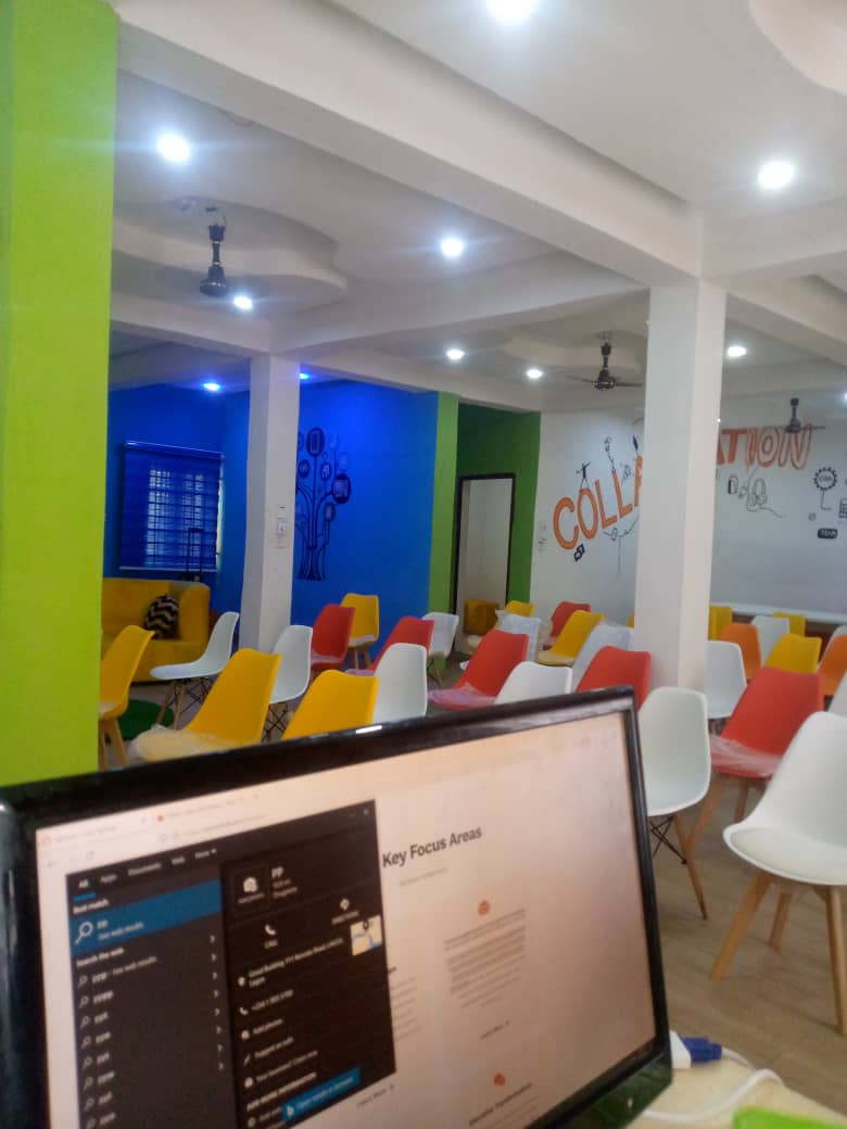 OyoTechHub's tweet photo. Stage is set for HEALTH-TECH 1.0. 
4PM Today at Oyo Tech Hub, Idi Ope.
😊
#tech #AI #robotics #machinelearning #google #startup https://t.co/bAopeZZbQ8