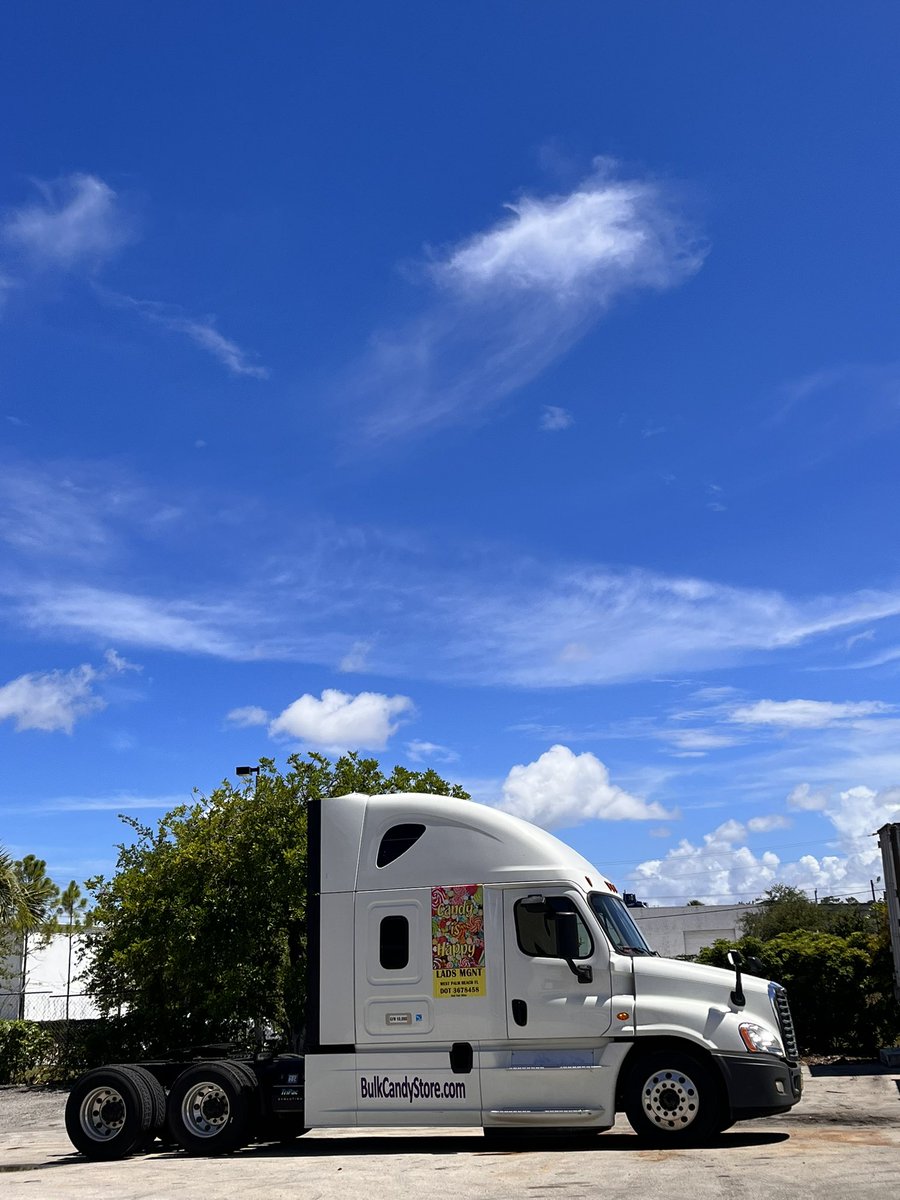 bulkcandystore's tweet photo. On the road again.
Our first stop for the season is @OhioStateFair July 27-August7
Come and check out one or both of our candy stores. Icee trailers to stay cool and fresh and out deep fried goodness. #CandyIsHappy #OhioStateFair2022 https://t.co/ewuE6iIC79