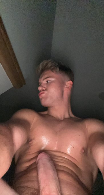 Would you like to be down there, looking up at me? 😈😈 https://t.co/6vqVm16YoG