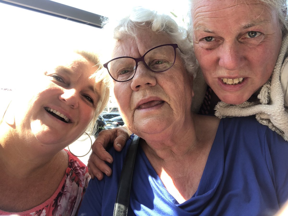 TheaDevries13's tweet photo. Gezellig met moeders en zus te shoppen en koffiedrinken toe ! https://t.co/QiOjjQrnwO