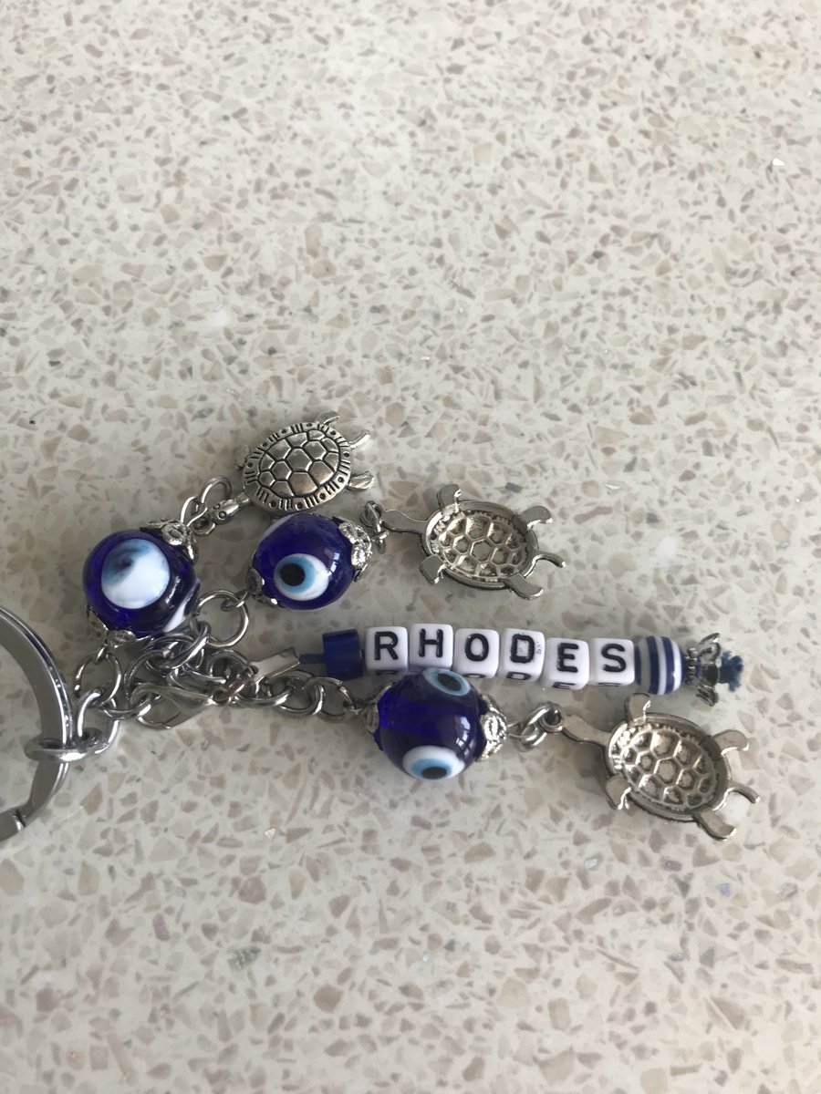 İrlanda’da bir evde bunu gördüm aaa dedim Türkiye’ye gittiniz mi? Dedi ki hayır bunu Yunanistan’dan aldık 🤦🏻‍♂️