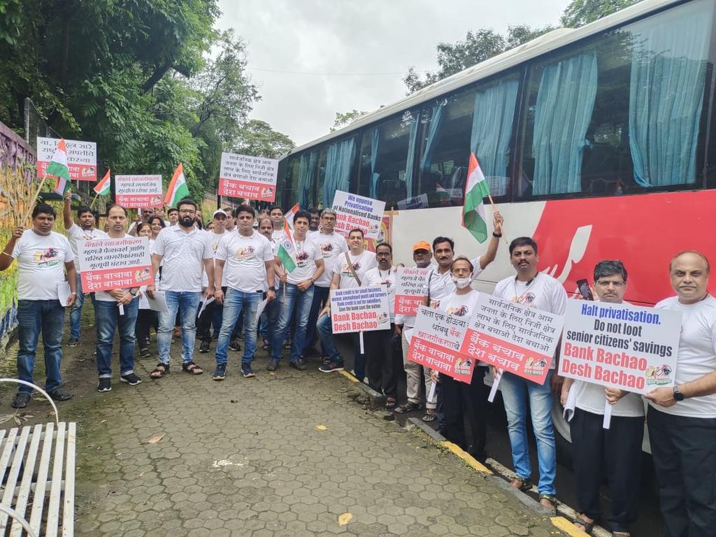 nilesh_pawar15's tweet photo. #BankBachaoDeshBachao yatra is organized across Maharashtra state to interact with people &amp; explain them the ill effects of proposed Privatization of Public Sector banks &amp; the impact it may have on the Nation's Economy &amp; countrymen.
@SoumyaDatta7
@SunilKu92687431
@officialAIBOC https://t.co/5U8N1xQl7v