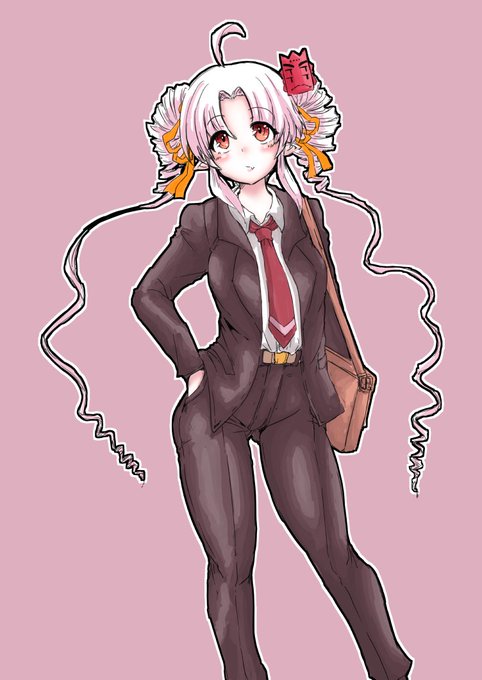 #如月ついつい月曜日
今日のパンツスーツです 