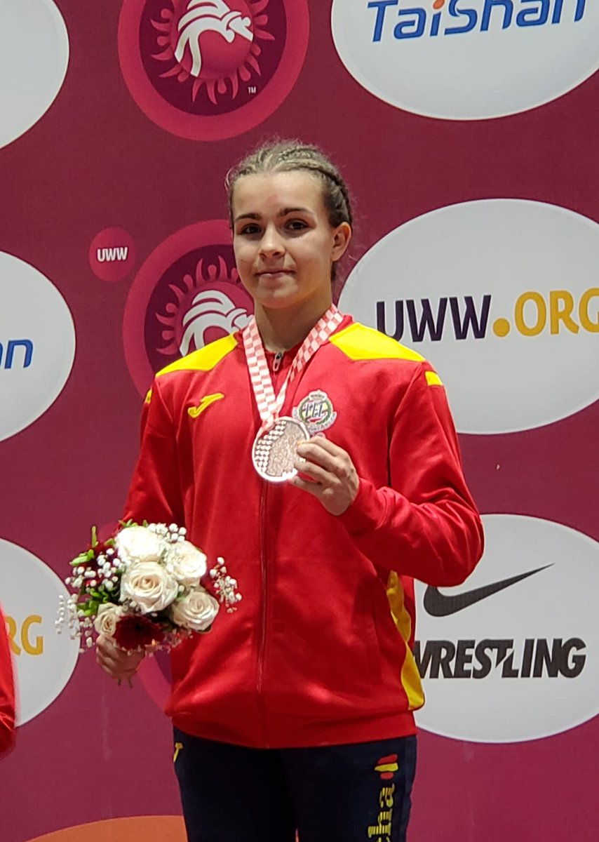 Bronze europeu per Ainara Portillo
La lluita femenina catalana segueix col·leccionant èxits a nivell internacional. La lluitadora Ainara Portillo (Club Lluita Olímpica Calafell) ha sigut l’última catalana en enlluernar en el panorama europeu aconseguint una gran medalla de bronze