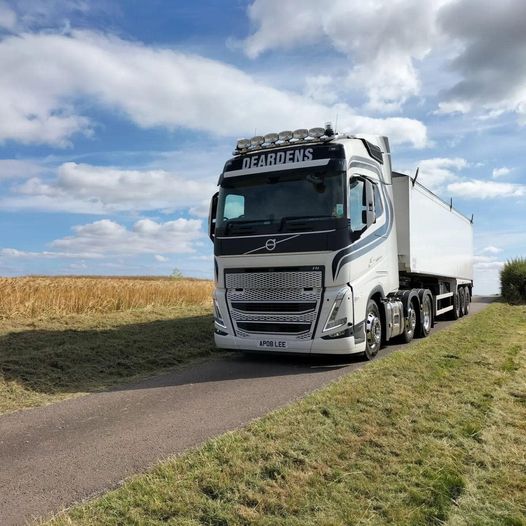 BulkandTipper's tweet photo. Gorgeous day for a drive, says Lee from Deardens Haulage and Aggregates. Hope the air con's working! #CaptureoftheQuarter https://t.co/XG6rjyYg7R