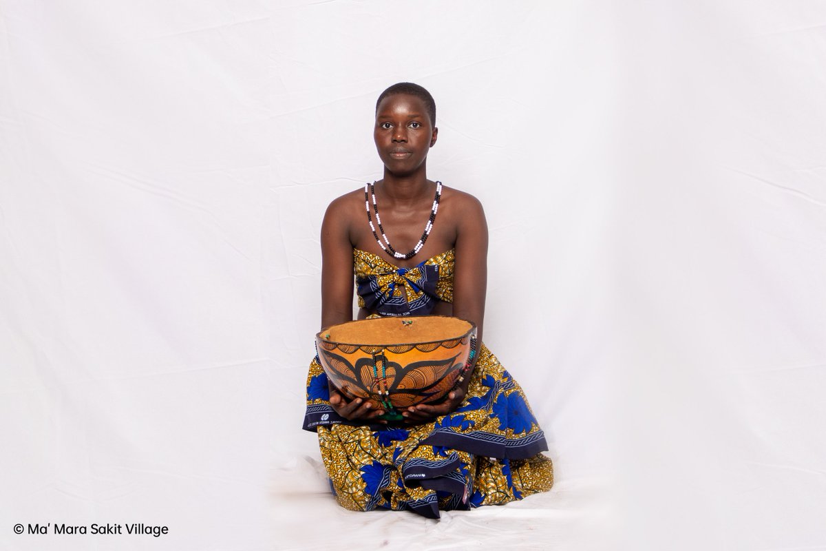 GenderTalk211's tweet photo. 2. Acholi
This is a modernized Acholi attire named “Maarina”, mostly worn during dances by girls &amp; women. 
#ThisIsUs #SSOT 

Back in the day before clothing was introduced, the Acholi wore leaves and animal skin. Cyeno (pronounced Chi-ye-no) for women and Layam’okwe for men. https://t.co/wmfafKqrtr