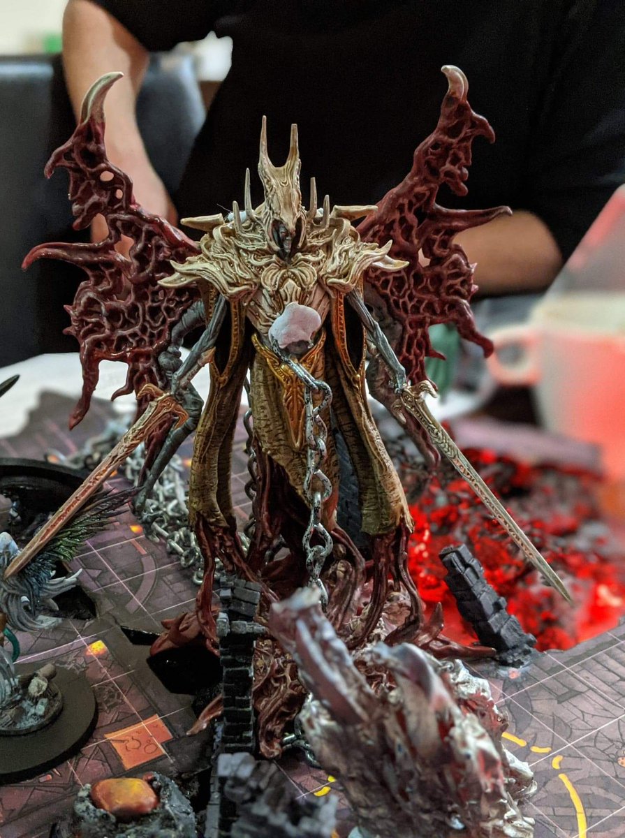 robbpropcosplay's tweet photo. @HarbourLord @Zaphrice The mini was the Retribution sculpt by Bestarium Miniatures, such a great model! Had fun sticking chains to it over the course of the fight as they fulfilled the prophecy to bind him too. https://t.co/mKdRNZvcv8