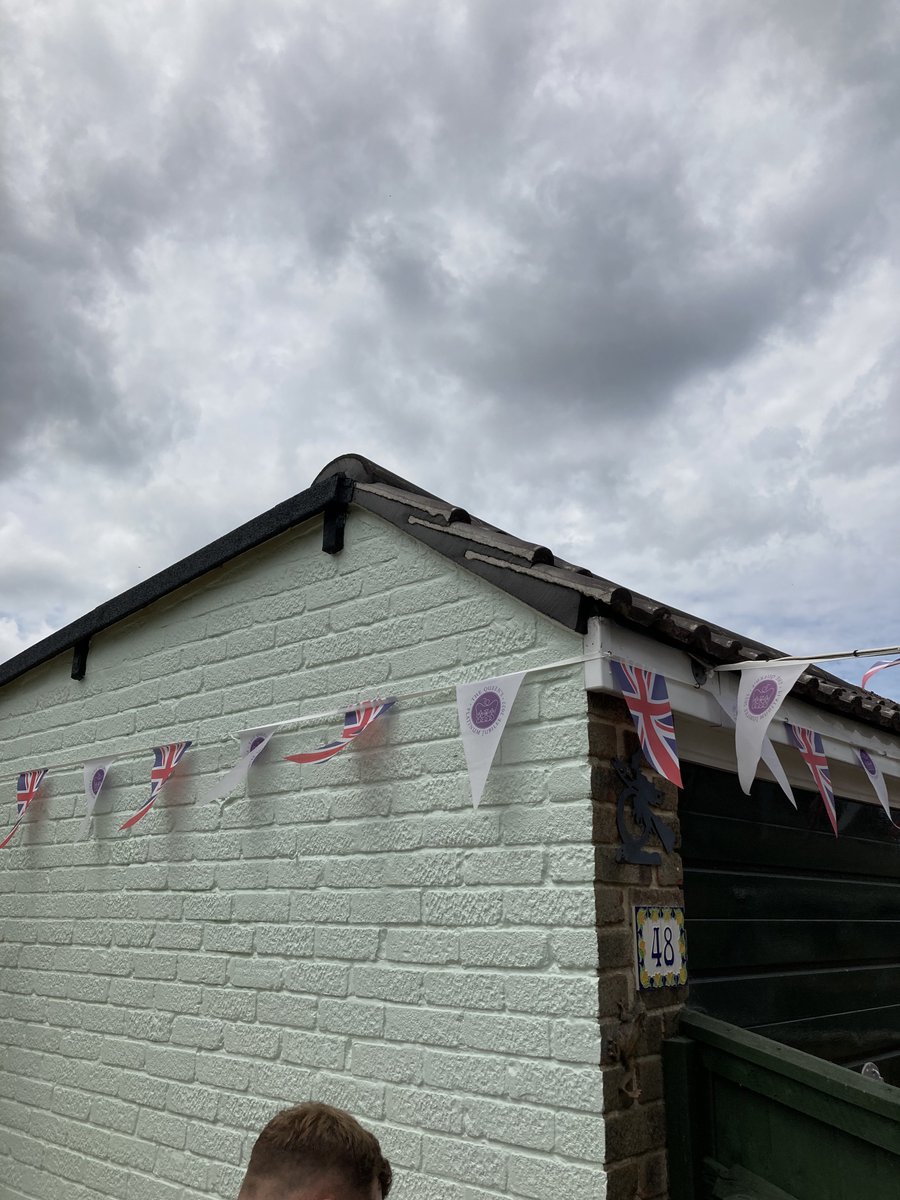Old roof stripped, new 3 layer torch on system applied, new tiles and cement work to the front of garage. 👍🏻🔨 Get in touch for a free quotation. 🏠
