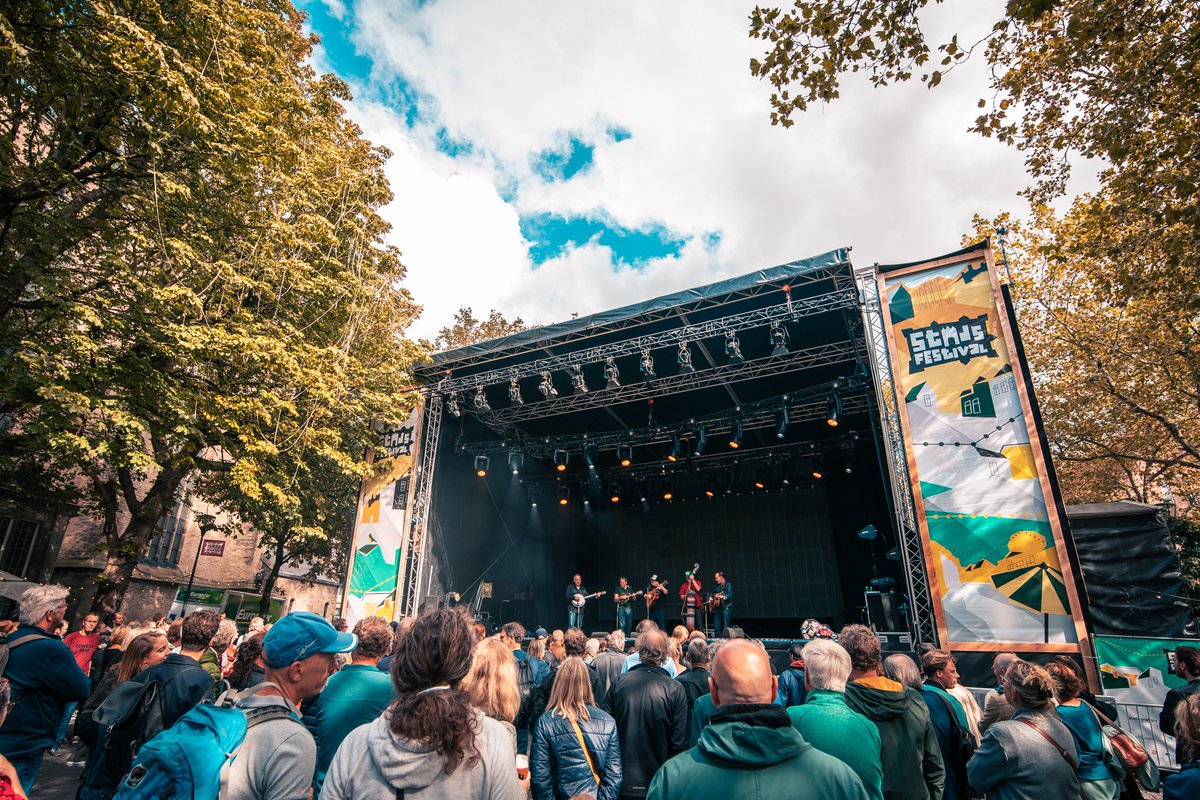 𝗗𝗲 𝗸𝗮𝗮𝗿𝘁𝘃𝗲𝗿𝗸𝗼𝗼𝗽 𝗶𝘀 𝗴𝗲𝘀𝘁𝗮𝗿𝘁! 

Het programma biedt een mix van gevestigde namen als Joep Beving, Toneelgroep Oostpool en 155 en een kinderprogramma met o.a. Vos en Haas.

🔗 Bekijk het volledige programma via de link in bio!

📸 Christein van Hoffen