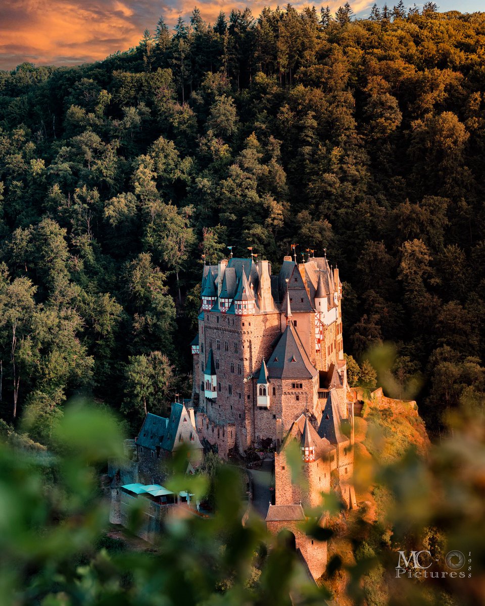 DerChris8819's tweet photo. #burgeltz #burgeltzcastle #burgeltzgermany #burg #castle #castlephotography #castles_oftheworld #photography #photo #photooftheday #photographer #photogram #landscape #landscapephotography #landscapes #burgenland #view #viewpoint #beautiful #sunset #sunset_pics #pictures https://t.co/XrjVrBilvy