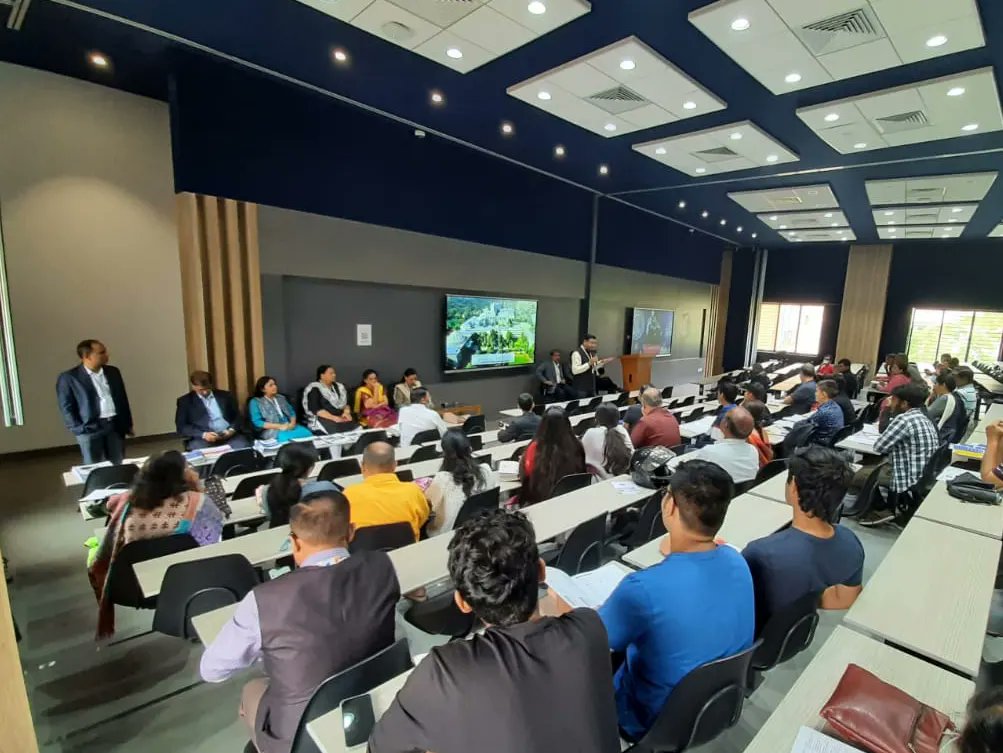 MITWPUOfficial's tweet photo. Thank you for overwhelming response again at the 2nd career connect seminar. We hope you got an opportunity  to interact with Eminent Academicians, and faculties at MIT-WPU.

#mitwpu #CareerSeminar #CareerConnect #HSCstudents #Graduates #Maharashtra #Pune #careeropportunities https://t.co/EQFHk7cAzg