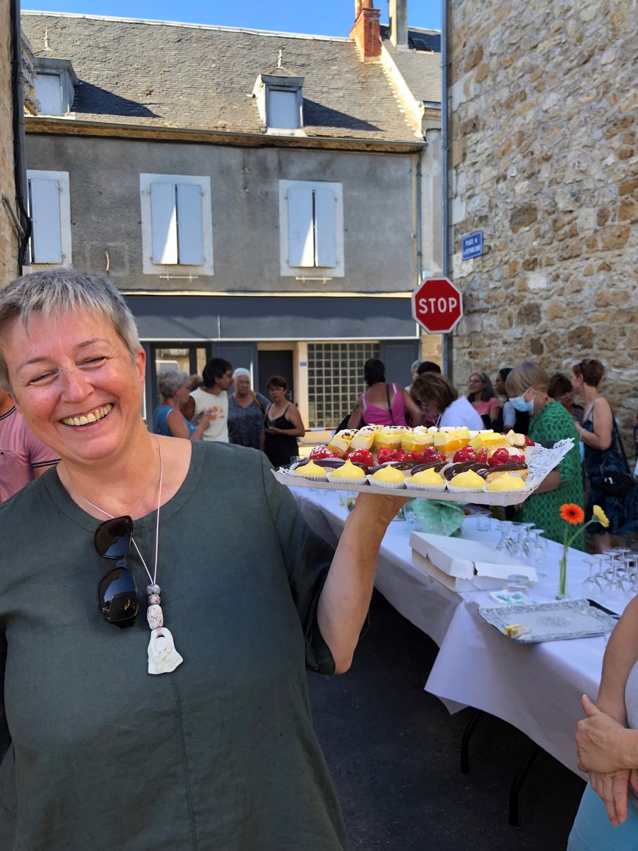 AmicialD's tweet photo. Le mardi 13 juillet 2022, nous inaugurions l'agence de Vayrac ! 🏡 Fini l'Ehpad Croix Rouge et place à des locaux plus grand, plus lumineux mais surtout plus accessibles 👍

#domicile #aideàdomicile #vayrac #auxiliairedevie #aidesoignante https://t.co/9k3HmQV4KG