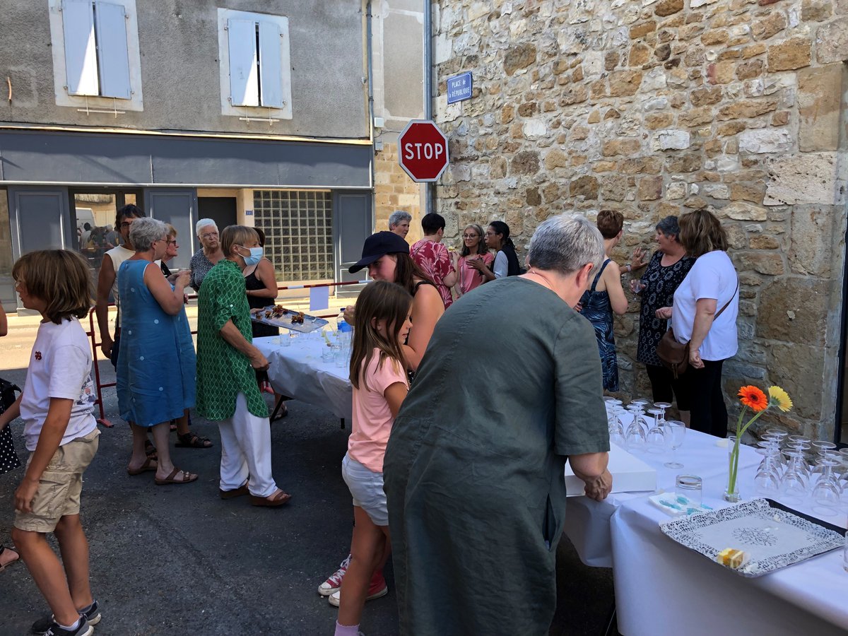 AmicialD's tweet photo. Le mardi 13 juillet 2022, nous inaugurions l'agence de Vayrac ! 🏡 Fini l'Ehpad Croix Rouge et place à des locaux plus grand, plus lumineux mais surtout plus accessibles 👍

#domicile #aideàdomicile #vayrac #auxiliairedevie #aidesoignante https://t.co/9k3HmQV4KG