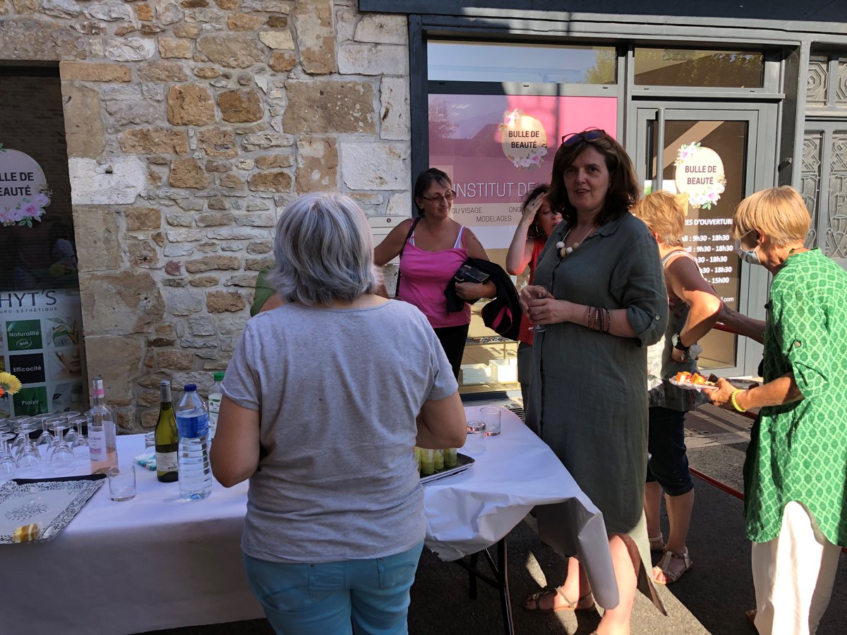 AmicialD's tweet photo. Le mardi 13 juillet 2022, nous inaugurions l'agence de Vayrac ! 🏡 Fini l'Ehpad Croix Rouge et place à des locaux plus grand, plus lumineux mais surtout plus accessibles 👍

#domicile #aideàdomicile #vayrac #auxiliairedevie #aidesoignante https://t.co/9k3HmQV4KG