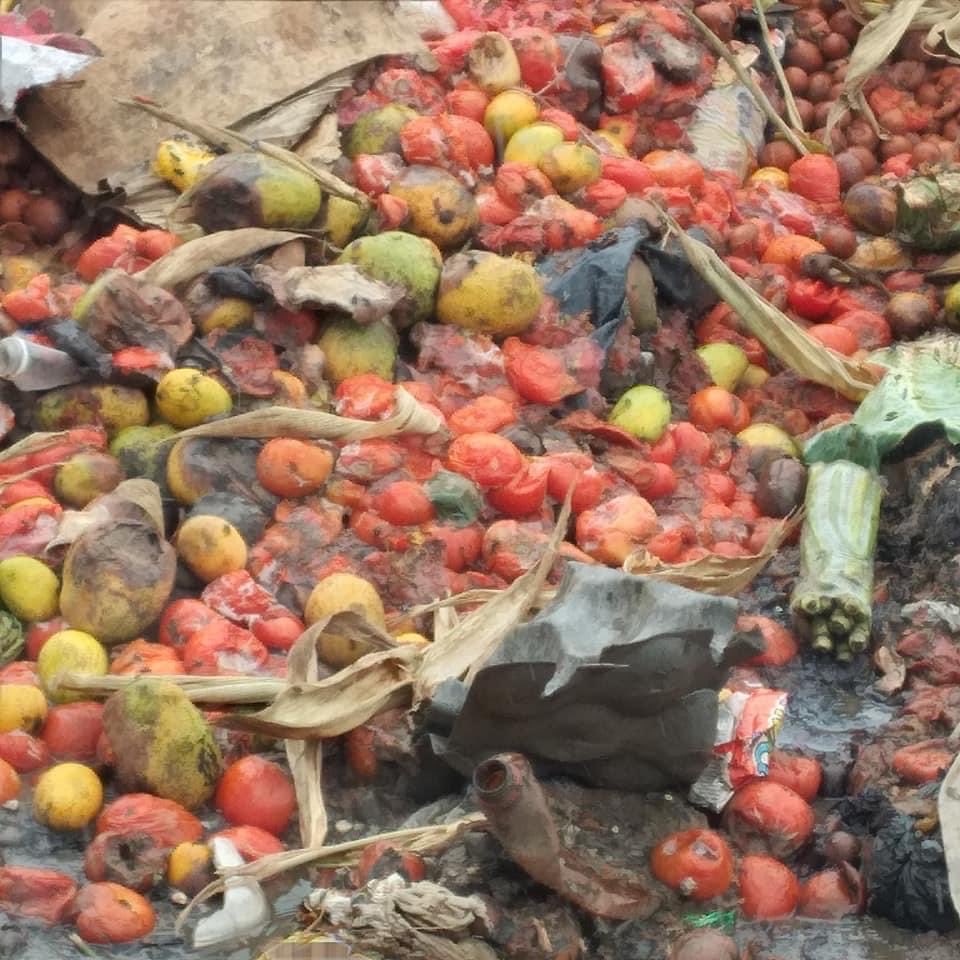CelinaHatidani's tweet photo. Why don’t we build proper state of the art markets to sell our farm produce. This is Mtapa #Gweru🇿🇼.My children have barred me from buying fresh produce from this place.Whoever is responsible…please fix this we demand a clean environment @GweruCityPR⁩ @METHI_Zimbabwe⁩ https://t.co/BXi0O3xwCS