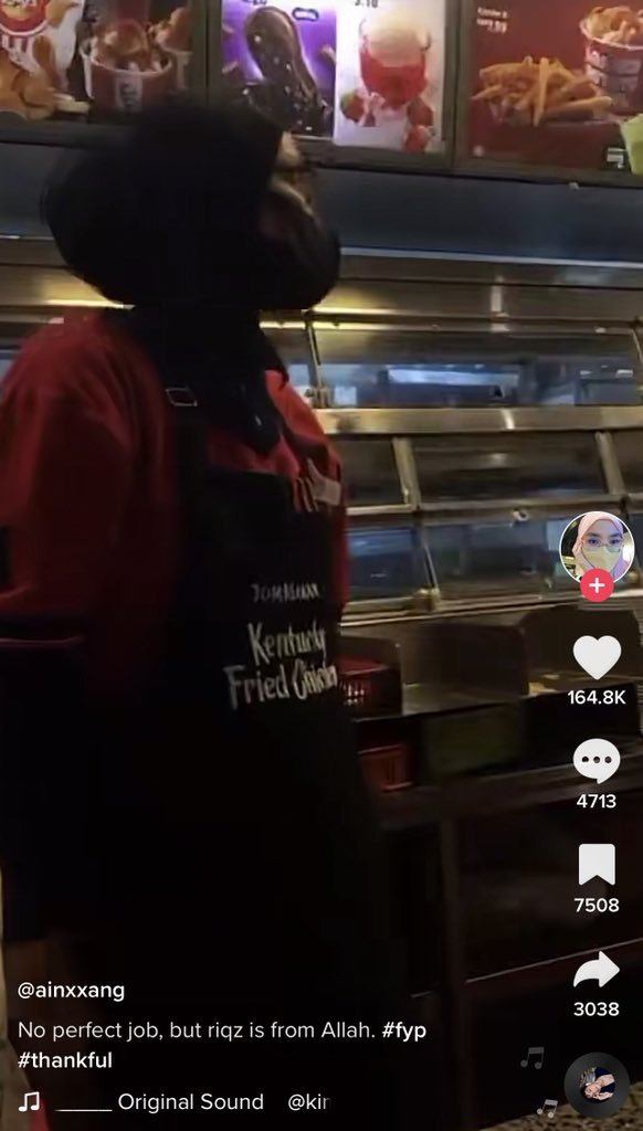 DrThanussha's tweet photo. Came across this girl’s video in TikTok. Graduated with honours in Chemistry, currently working in KFC.

Underemployment is a massive issue in Malaysia especially among young people, and the future looks bleak.

Many others commented about being in similar situations. 

Thread👇 https://t.co/CuQVF4Rqbu