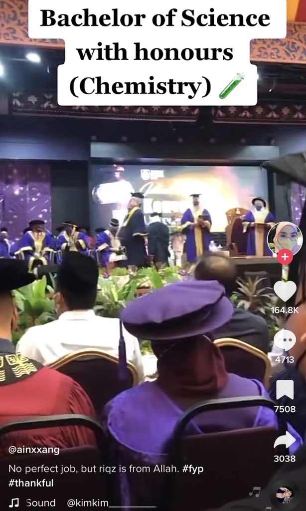 DrThanussha's tweet photo. Came across this girl’s video in TikTok. Graduated with honours in Chemistry, currently working in KFC.

Underemployment is a massive issue in Malaysia especially among young people, and the future looks bleak.

Many others commented about being in similar situations. 

Thread👇 https://t.co/CuQVF4Rqbu