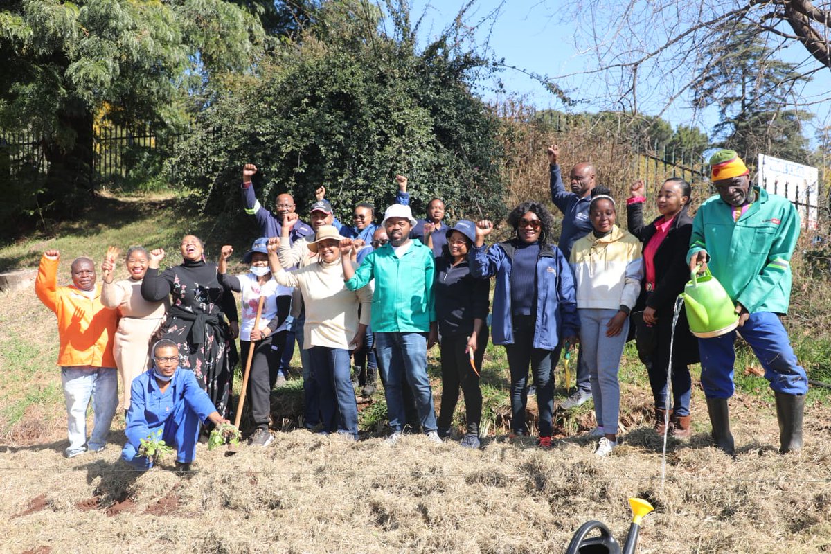 OfficialGDARD's tweet photo. GDARD Senior Management has Donated non perishable good to JCH and food Gardens Planted #GDARDatWork #GDARDCares #Treadclosed https://t.co/upWCL2ieQY
