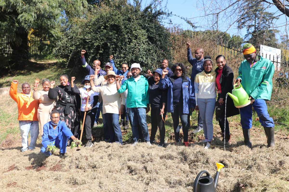 OfficialGDARD's tweet photo. GDARD Senior Management has Donated non perishable good to JCH and food Gardens Planted #GDARDatWork #GDARDCares #Treadclosed https://t.co/upWCL2ieQY