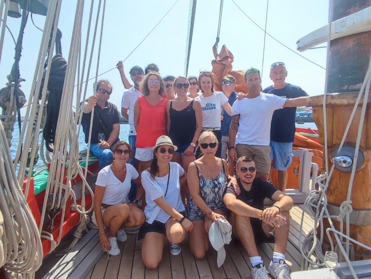 CreditDd22's tweet image. ⛵️Merci à l&apos;équipe Voiles et traditions qui a accueilli le CMB et ses clients du 22 et 29 sur l&apos;ancien thonier &quot;la Nébuleuse&quot;. Le 🌞était au RDV comme nos 2 référentes filière Mer🌊, merci à Marina et Françoise! @WeAreArkea @CMBretagne @CMBdevcoDD22 @DD_29_Quimper