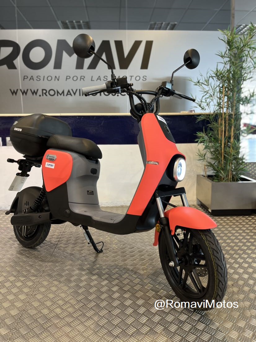 SegwayMotors's tweet photo. First impressions of the new #Segway B110S model, very nice and easy to drive, and more than enough speed to move freely around the city, or your mobility zone, very interesting model for many types of uses,. . And at a great price...#Motor #BeSmartRideOn #ElectricMoped https://t.co/WJwqp6UOyA