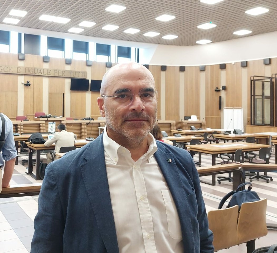 Cisl_ER's tweet photo. #ReggioEmilia Processo #Grimilde, uno dei filoni nati da #Aemilia. Oggi udienza in cui testimoniano le parti civili e in cui la Cisl ER spiega perché le #mafie danneggiano i diritti primari di lavoratori e delle lavoratrici, danneggiano il #lavoro, danneggiano l'intera società 🤚 https://t.co/RuWdKMYXuz