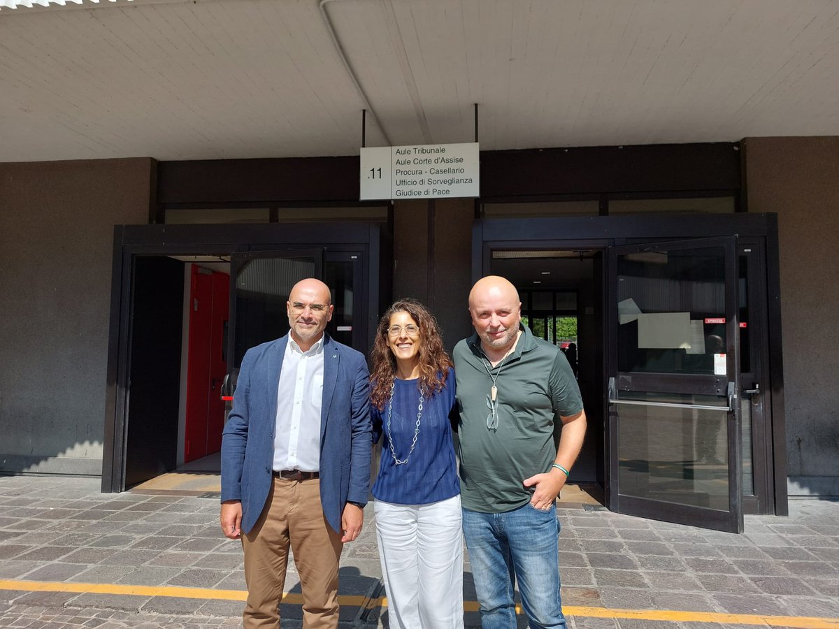 Cisl_ER's tweet photo. #ReggioEmilia Processo #Grimilde, uno dei filoni nati da #Aemilia. Oggi udienza in cui testimoniano le parti civili e in cui la Cisl ER spiega perché le #mafie danneggiano i diritti primari di lavoratori e delle lavoratrici, danneggiano il #lavoro, danneggiano l'intera società 🤚 https://t.co/RuWdKMYXuz