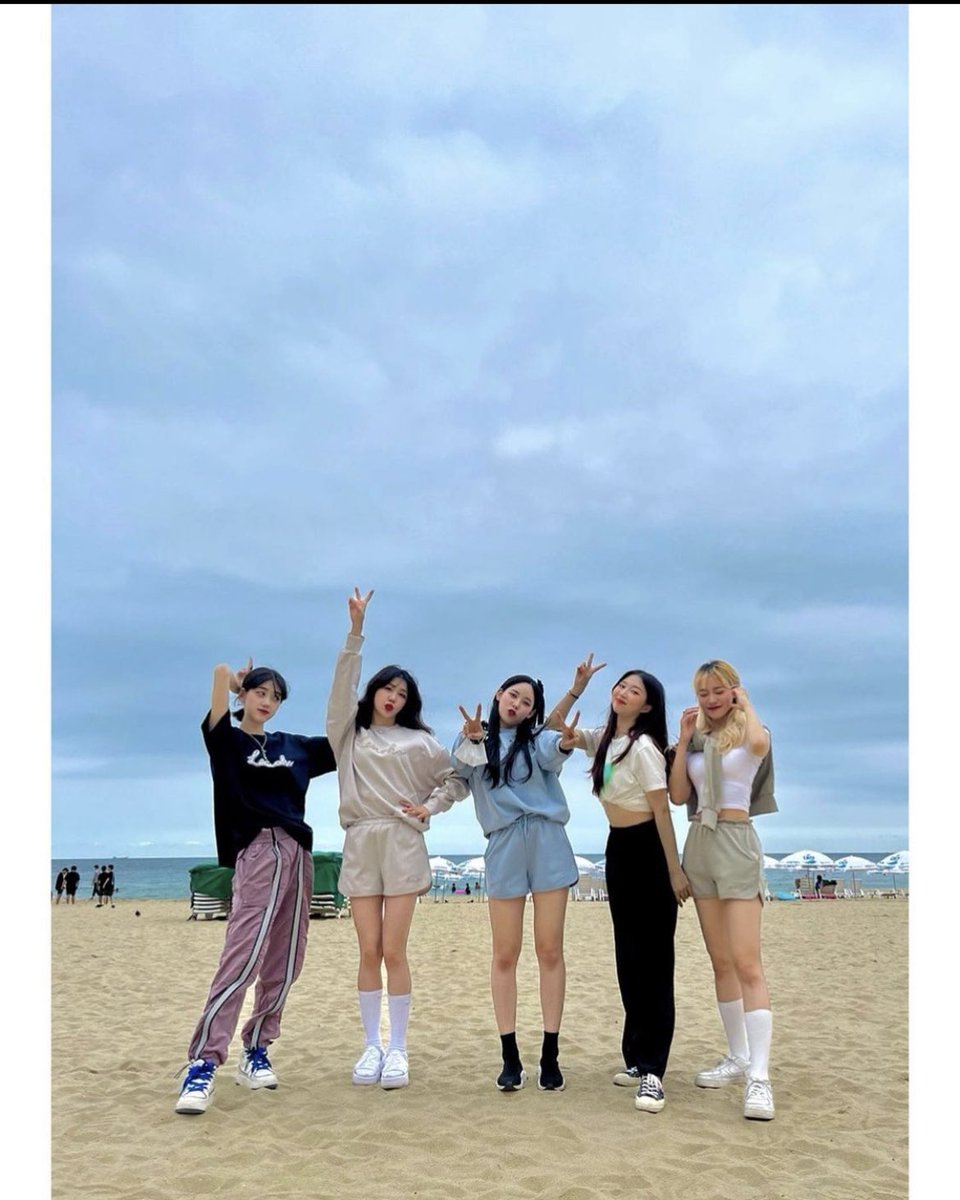 [📷] 220718—WITCHERS IG Update (official_witchers)

The Witchers members went out to see the sea in summer
Just looking at the pictures makes you excited, right?
Everyone has been having fun😆

#WITCHERS #위쳐스 #NARIU #나리유 #SAEBOM #새봄 #RISIA #리시아 #ROA #로아 #JIYOON #지윤