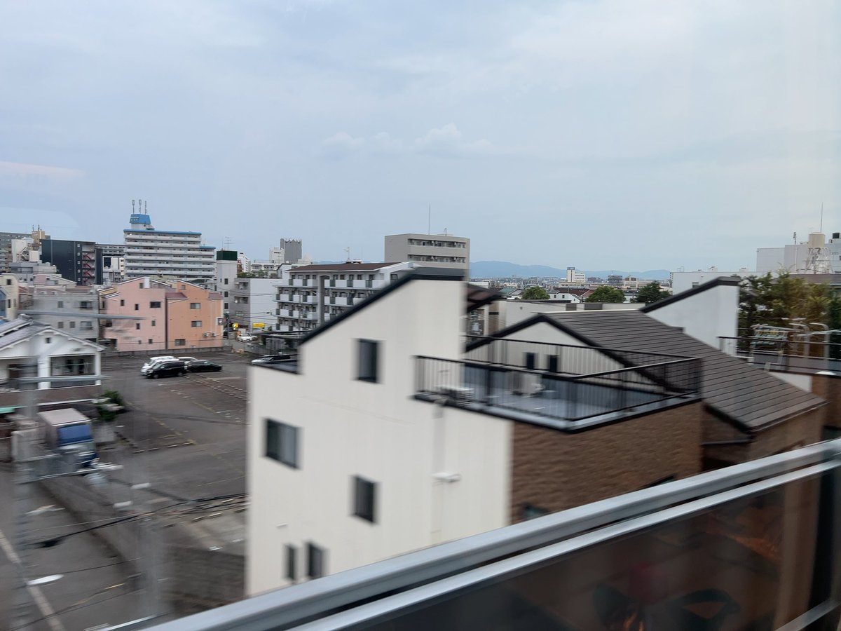 FJR1300AS_21's tweet photo. 新大阪を出ました。
もう名古屋まで1時��を切りました😭
もっと乗ってたいですが、帰れないのも困るので大人しく降ります😅 https://t.co/AUiKIRw5XY
