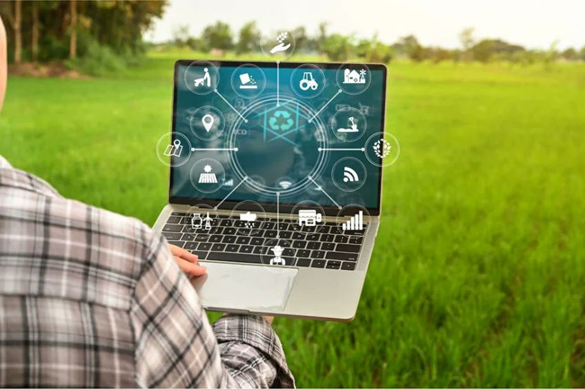 How can UAVs and satellite imagery close the gap between on-the-ground realities and estimates for soil and crop analysis? #futurefarming #agriculture #smartfarming futurefarming.com/smart-farming/…