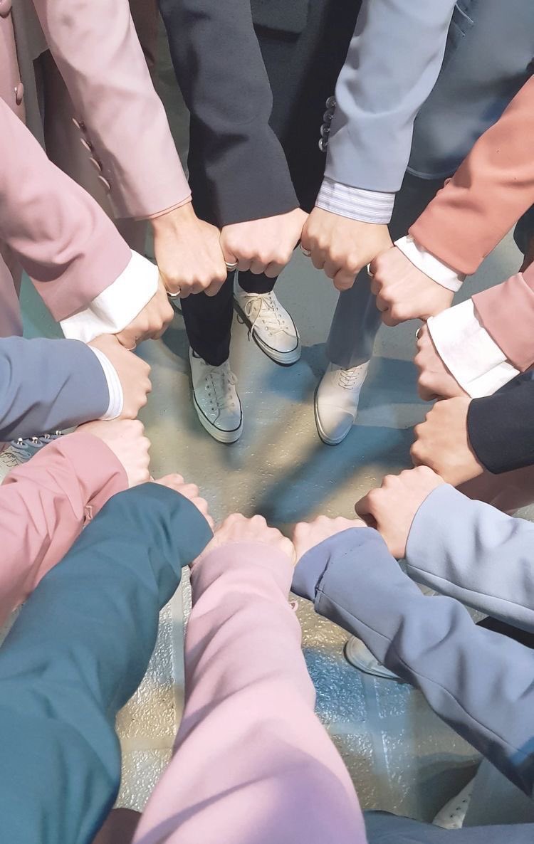 2minus18's tweet photo. Circles by #SEVENTEEN

@pledis_17 #Sector17_DDay #세븐틴 https://t.co/6ixnEUzsfr