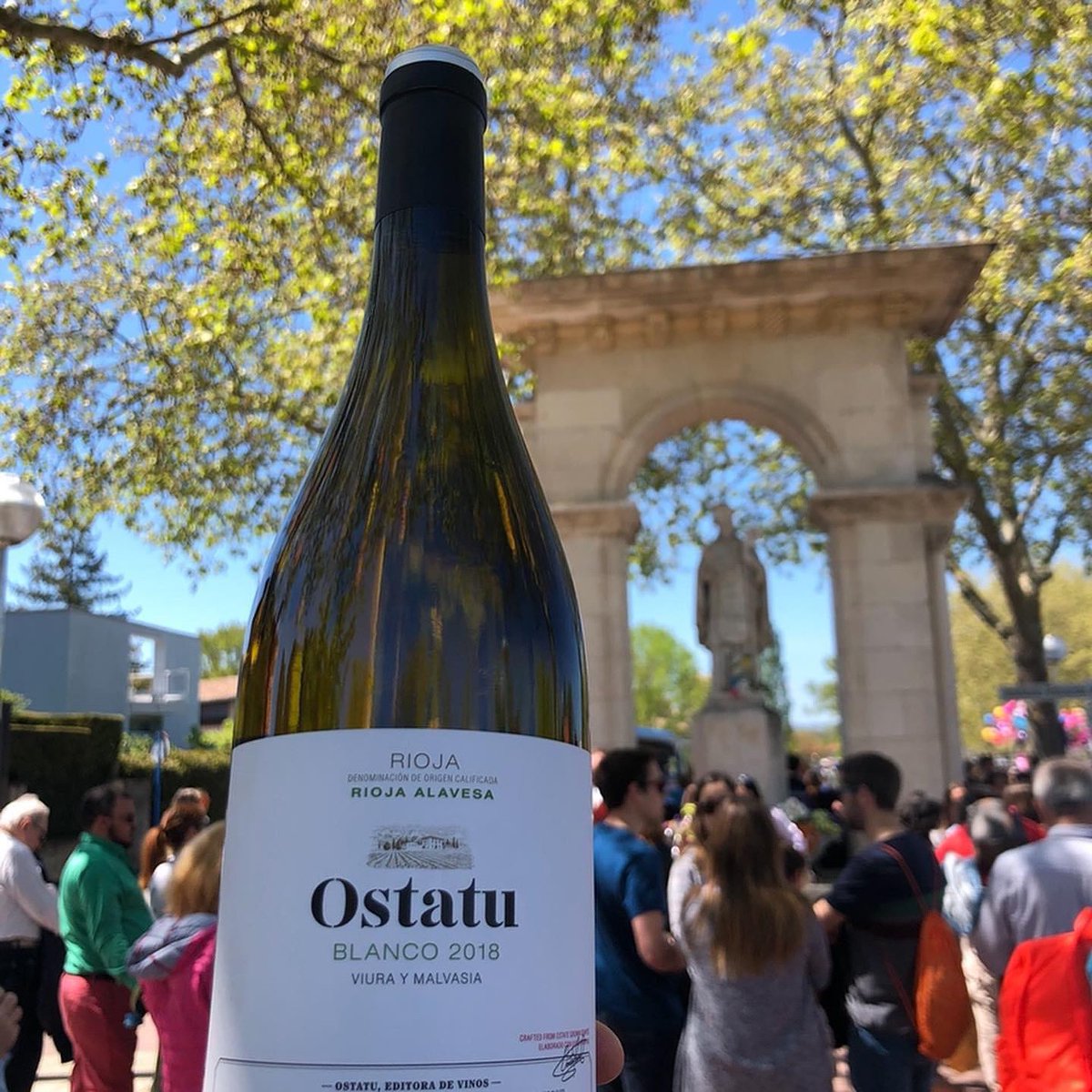 Discover our #RiojaBlanco Joven advinture.co.uk/product/bodega… 

👁 Pale yellow with greenish hues

👃🏽 Citrus, white fruits &amp; floral

👅 Great balance, well-salted acidity, fresh with an oiliness

📸 <a href="/ostatu/">Bodegas Ostatu</a> 

#wine #spanishwine #rioja #sommelier #wineshop #advinturewines #advinture