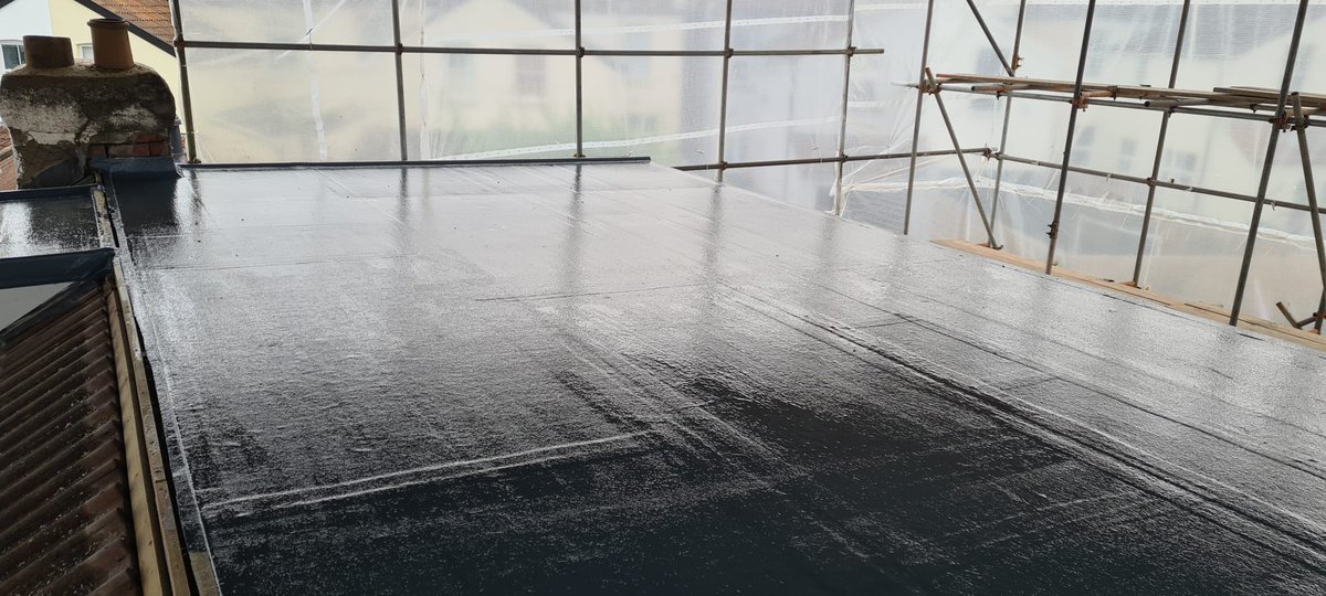 Pheadroofing's tweet photo. We recently completed new GRP fibreglass flat roof system for a local builder. To keep the cost down, the builder decided to install the timber work himself.  We can offer a 20 year guarantee on new fibreglass roofs - give us a call for a free estimate on: 01275 842956 https://t.co/U3iqPyGZc8
