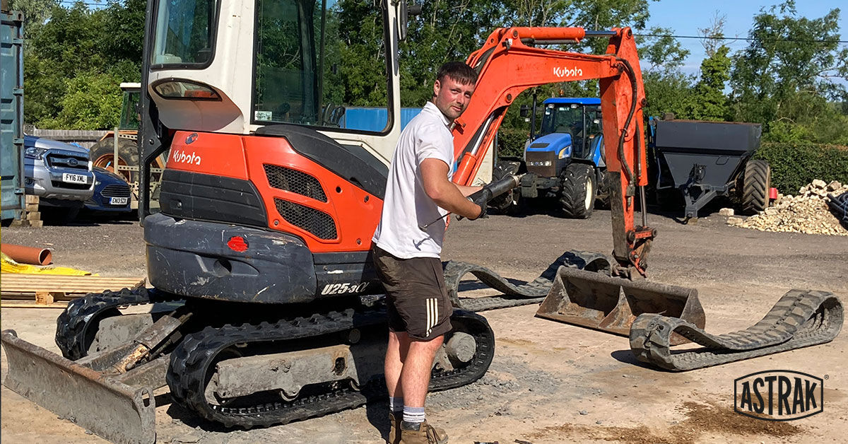 AstrakGlobal's tweet photo. Norman Contracts Ltd recently chose to fit our TerraTrack Plus rubber tracks to this hard-working Kubota U25-3 mini excavator.
#astrak #TerratrackPlus #miniexcavator #trackedmachinery #planthire #plantsales #plantfitting #rubbertracks #Kubota https://t.co/CpSHBsYBCs