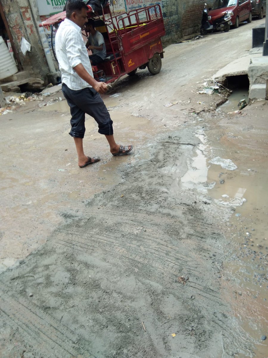 EEMIRZ1's tweet photo. @dcrohinizone @Budhviharvs @north_mcd @AnkitaMishraK Pothole repaired by works department Rohini Zone. Photograph attached. https://t.co/Ts3bXahbl0