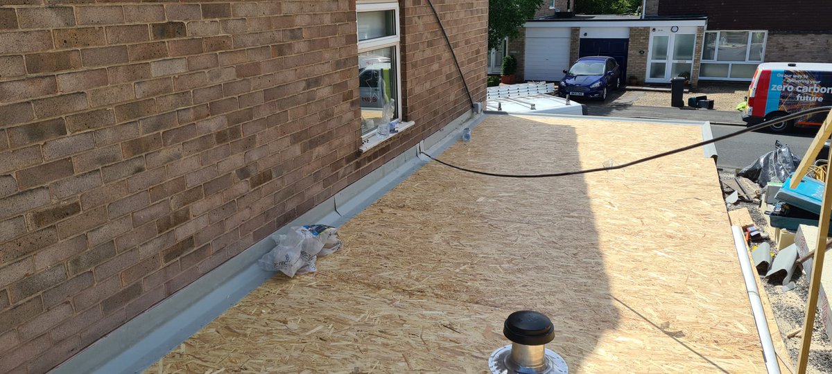 Pheadroofing's tweet photo. Another GRP fibreglass flat roof system getting prepared for the final roof covering. We can offer a 20 year guarantee on these! 
Give us a call for a free estimate: 01275 842956
 #fibreglass #roofer #supportlocal https://t.co/J7xlZSOF0l