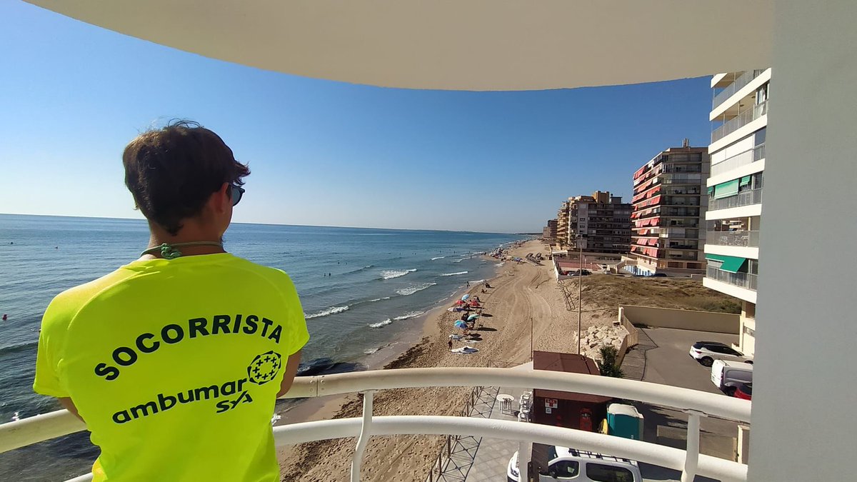 AmbumarSyA's tweet photo. Apertura de #servicio de #socorrismo en #playasdeelche con bandera verde ๐ฉ y mar en calma
โฑ Ojo con las altas temperaturas ๐ก, #protegete
#playasegura #ambumar @visitelche https://t.co/W8GStV1S1w