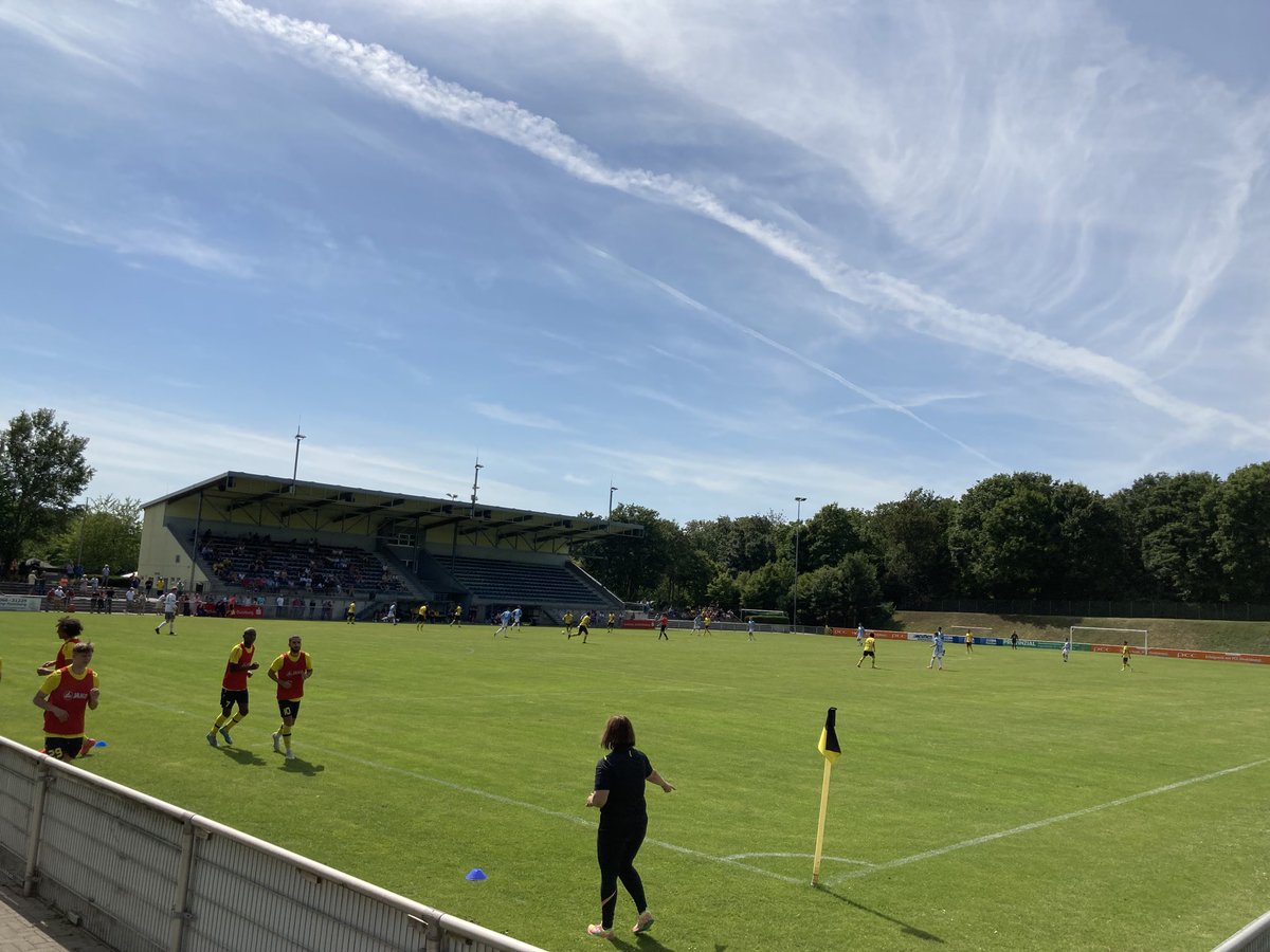 MichielGroot74's tweet photo. Verrassend leuke ground bezocht gisteren aan de rand van Duisburg: het #pccstadion waar @VfBHomberg het opnam tegen #asc09dortmund (0-1). #groundhopping https://t.co/rxWObyyXM9