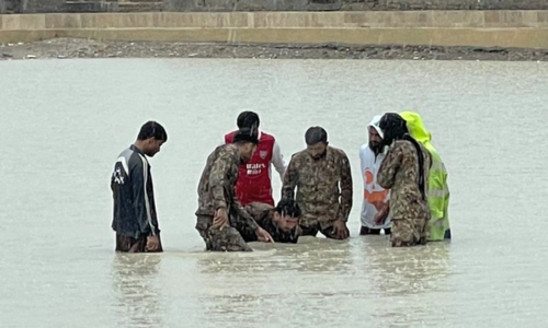 Waqtnewstv's tweet photo. بلوچستان میں سیلاب: دریائے کیچ میں 2 بچے ڈوب کر جاں بحق
https://t.co/TG7yNEwb5u
#Balochistan #Monsoon2022 #Rains #Flood #KechRiver #WaqtNews @ndmapk @dpr_gob @AQuddusBizenjo https://t.co/Hi9QTRkxrK