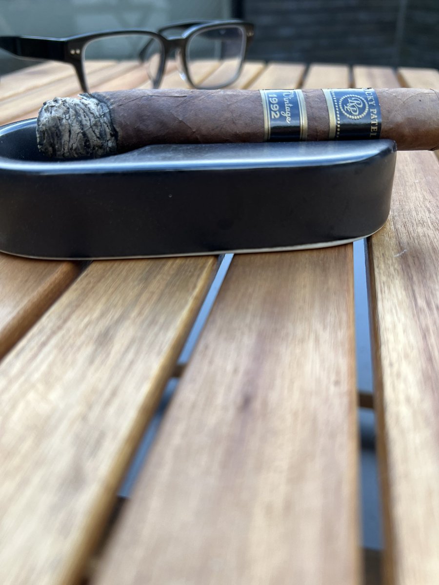 hiro_shi_05's tweet photo. ロッキーパテル　ヴィンテージ1992 ロブスト

＃葉巻 
＃シガー
 #cigar 
＃ロッキーパテル 
#ロブスト https://t.co/G49gPAFyC5