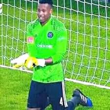 ChrisSentsomedi's tweet photo. Happy Jele is a Club and football Legend who represented Orlando Pirates with Passion and wore the famous Black and white Jersey with Pride. You dont have to be  Orlando Pirates to love and appreciate him. What a Legend. 
🙌🙌❤ https://t.co/D8JCjaxPwp