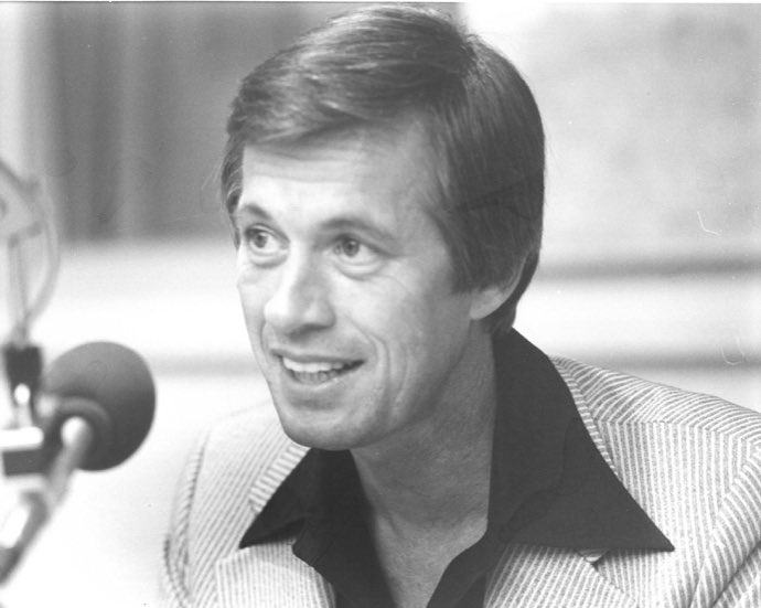 PaulMiles840's tweet photo. The 1970s. When collars were cool.
#WHAS100years July 18, 1922 https://t.co/d7XAg2GfHe