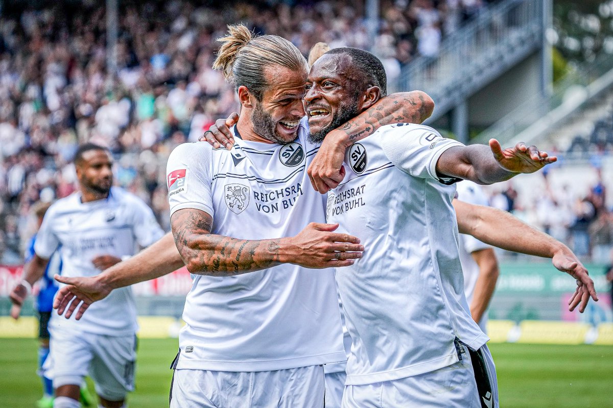 SV_Sandhausen's tweet photo. Matej #Pulkrab, David #Kinsombi & Philipp #Ochs absolvierten am Samstag ihr erstes Pflichtspiel im #SVS-Trikot. Herzlichen Glückwunsch, Jungs! ⚫️⚪️
#SVS1916 #WirEchtAnders
📸 foto2press https://t.co/BVTXdR0bt0