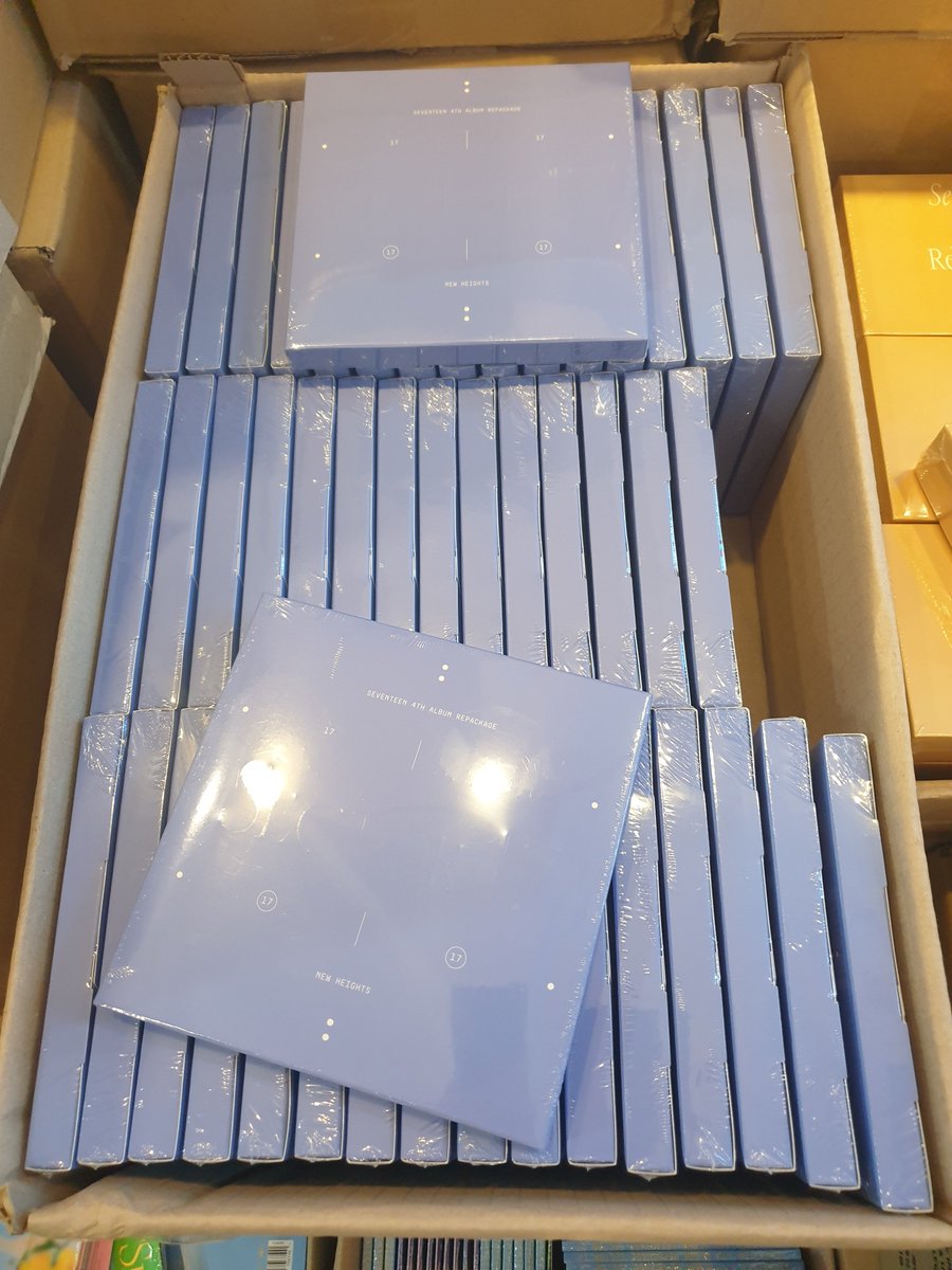 BEATROAD1's tweet photo. [신보입고]
지금부터 판매합니다.
세븐틴 (SEVENTEEN) - 4집 리패키지 'SECTOR 17'

일반반   2.5
 KiT ver. 2.54
COMPACT ver. 1.25

#홍대비트로드 #세븐틴 #SEVENTEEN #SECTOR17 #에스쿱스 #정한 #조슈아 #준 #호시 #원우 #우지 #디에잇 #민규 #도겸 #승관 #버논 #디노 #헹가래 https://t.co/Ui4xIIXUpY