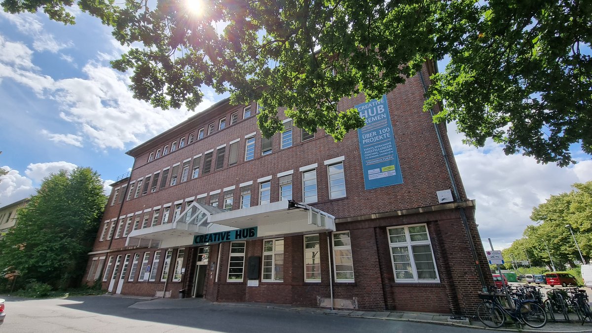 Anfang des Jahres sind wir mit dem <a href="/visionskultur/">Visionskultur</a>  Creative Hub in die ehemalige Prof.-Hess-Kinderklinik gezogen und freuen uns, jetzt auch endlich wieder Kontakt zu anderen Projekten zu haben. Mehr zum Hub unter vskultur.de