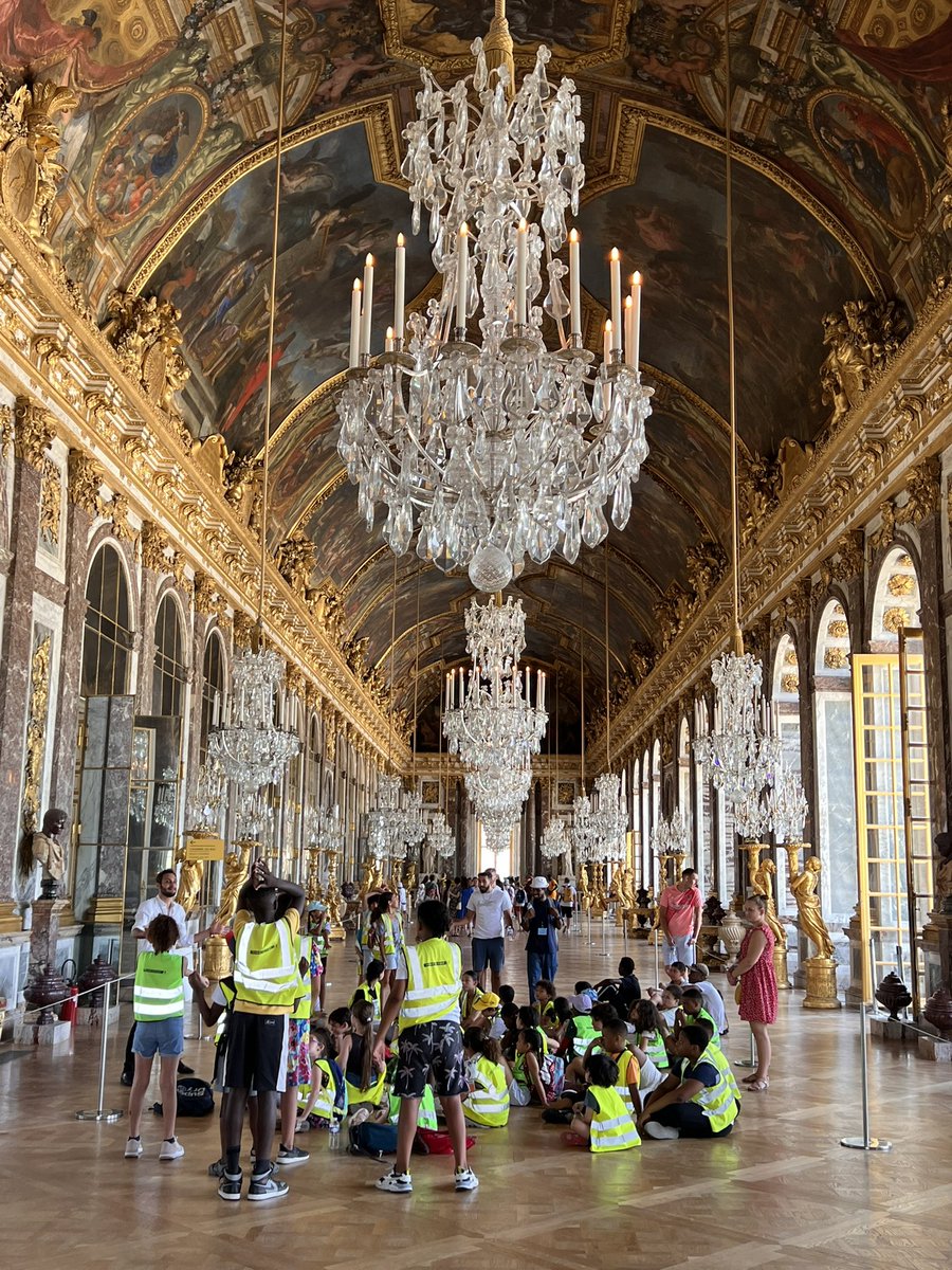 ArthurTdP's tweet photo. Une journée de vacances @CVersailles  #saison7 Toujours la même émotion de voir ces enfants émerveillés devant cet exceptionnel patrimoine et fier d’ @emerige de soutenir ce programme unique d’éducation artistique et culturelle @catherinepegard @RimaAbdulMalak @MinistereCC https://t.co/YG155xCiRc