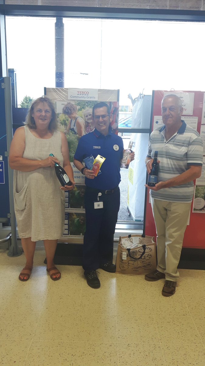 ccgemma2's tweet photo. Even more #donations from last week by @BicesterTesco. Firstly to Highfield Juniors FC. Pizza and Hotdogs ready for thir awards evening at the weekend. Secondly to @HelpforHeroes #Oxfordshire ready for their next fundraising raffle. #helpingbuildstrongercommunities https://t.co/7kBbV6Nia5