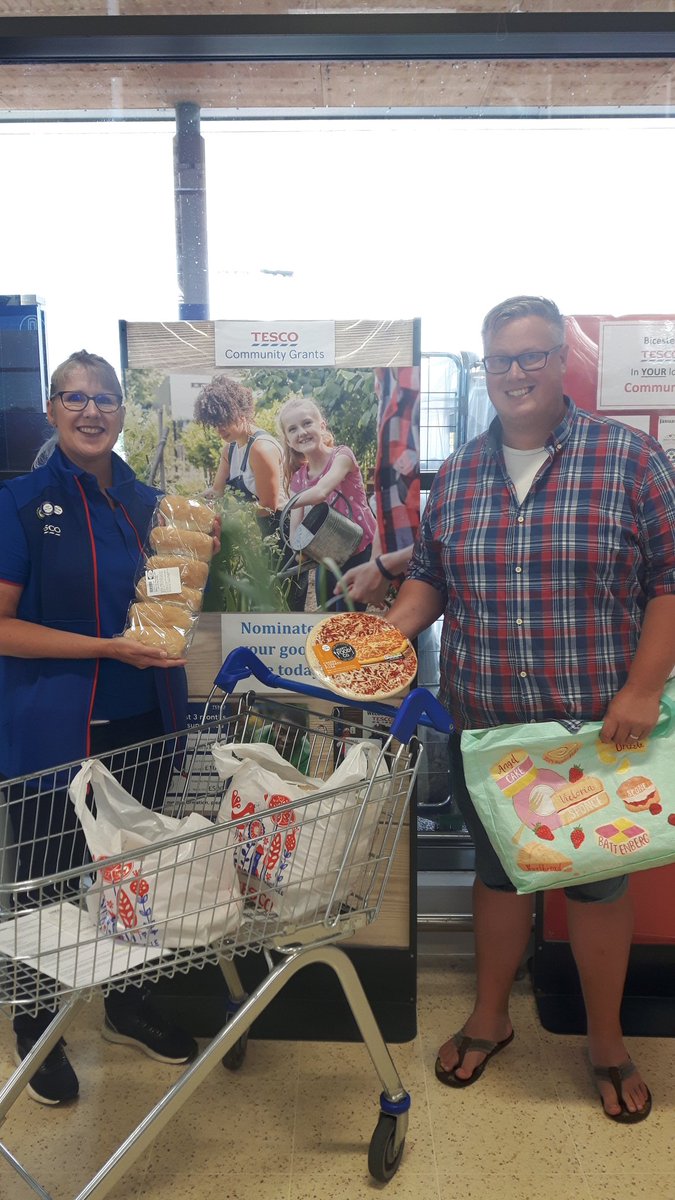 ccgemma2's tweet photo. Even more #donations from last week by @BicesterTesco. Firstly to Highfield Juniors FC. Pizza and Hotdogs ready for thir awards evening at the weekend. Secondly to @HelpforHeroes #Oxfordshire ready for their next fundraising raffle. #helpingbuildstrongercommunities https://t.co/7kBbV6Nia5